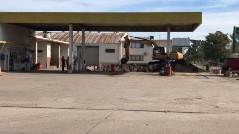 Empezaron los trabajos de remodelación en la estación de servicio de  Gerardo Caranta